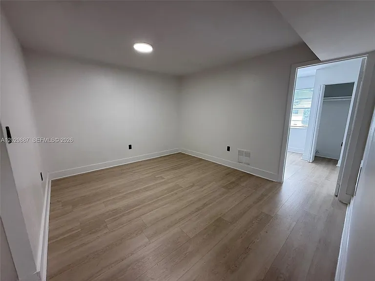 12215 W Dixie Hwy #304 — Photo 4