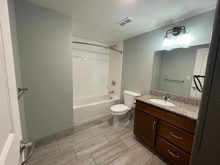 Oak Knitting Mill Apartments Franklin Square Available — Photo 11