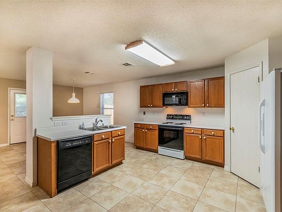 4th image of 12116 Worchester Dr