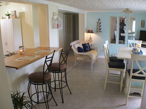 Sun room dining area