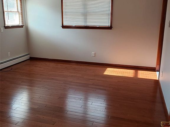 5th image of 235 Garfield Ave #1