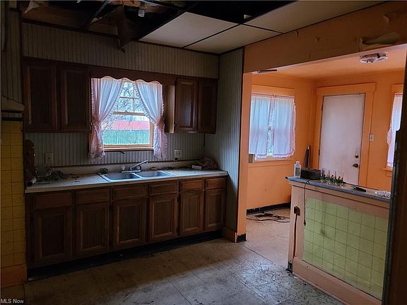 3rd image of 1412 Himrod Ave