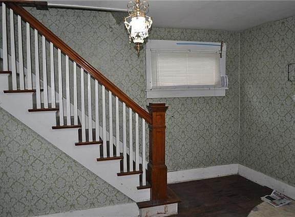 2nd image of 1015 Henry St