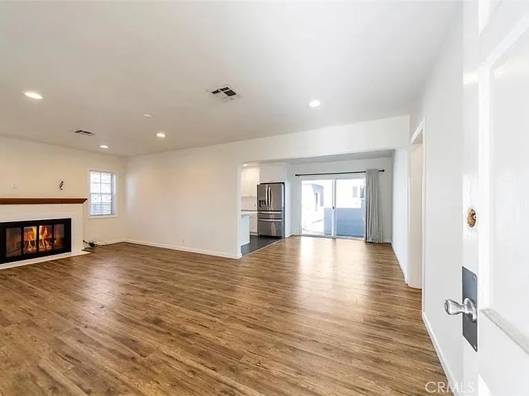 11613 Haynes St — Photo 2