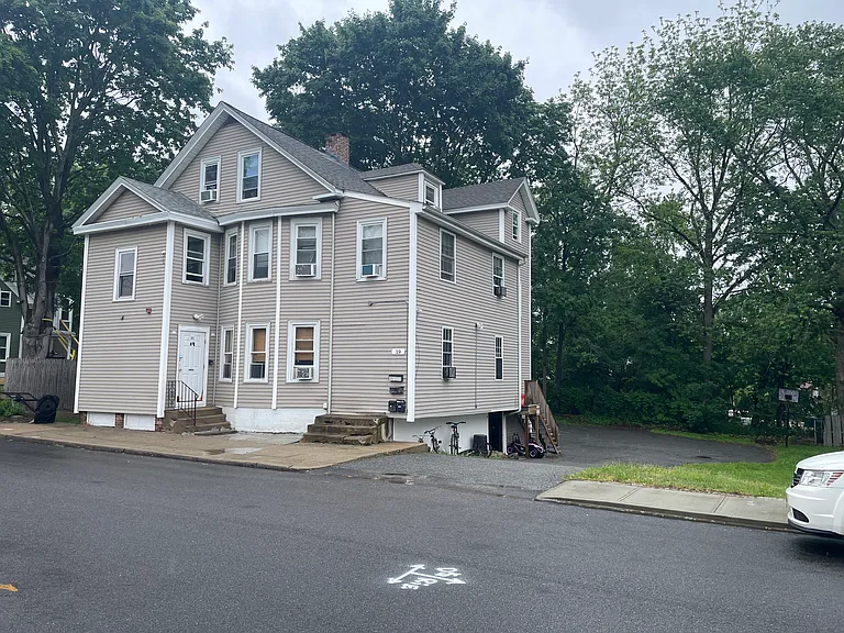19 Andrews Ave — Photo 5