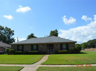 137 Mistletoe St, Lake Jackson, TX 77566