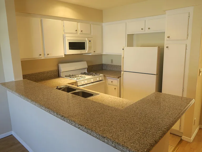 13610 Moorpark St #105A — Photo 9