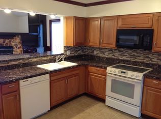 40 Barron Dr, Newport News, VA 23608