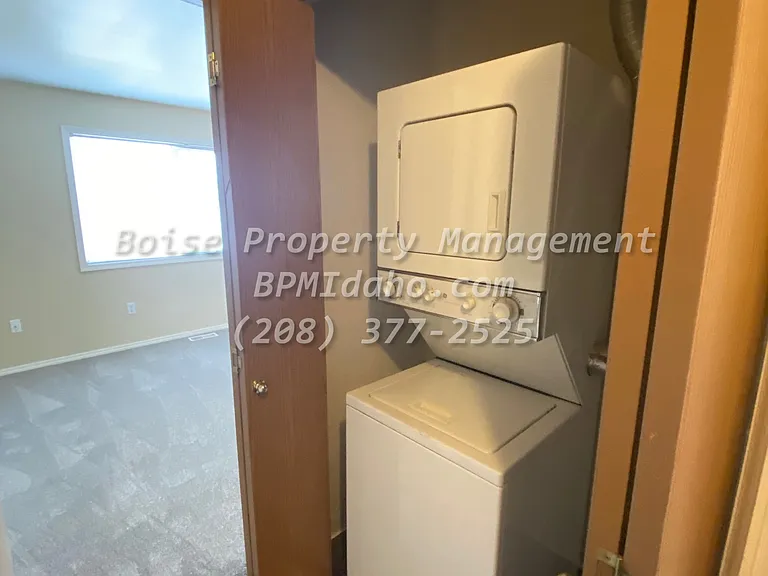 2061 N Gladewater Ave — Photo 5