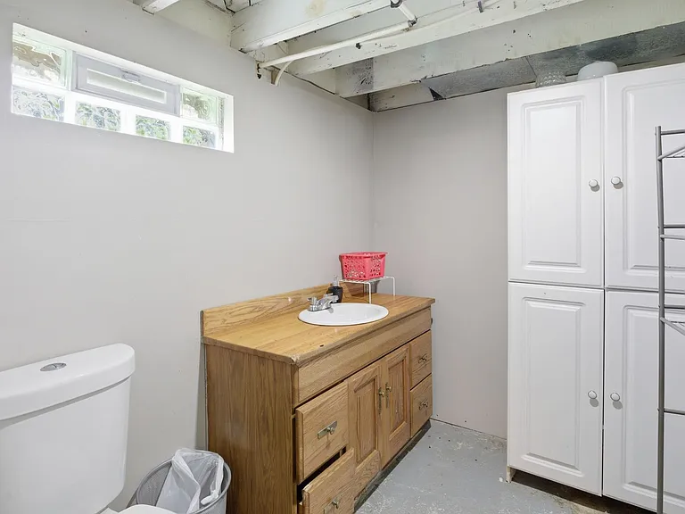 23060 Bernard St — Photo 29