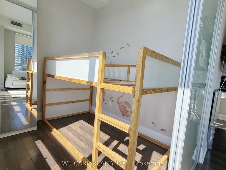 68 Canterbury Pl #Penthouse 05 — Photo 4