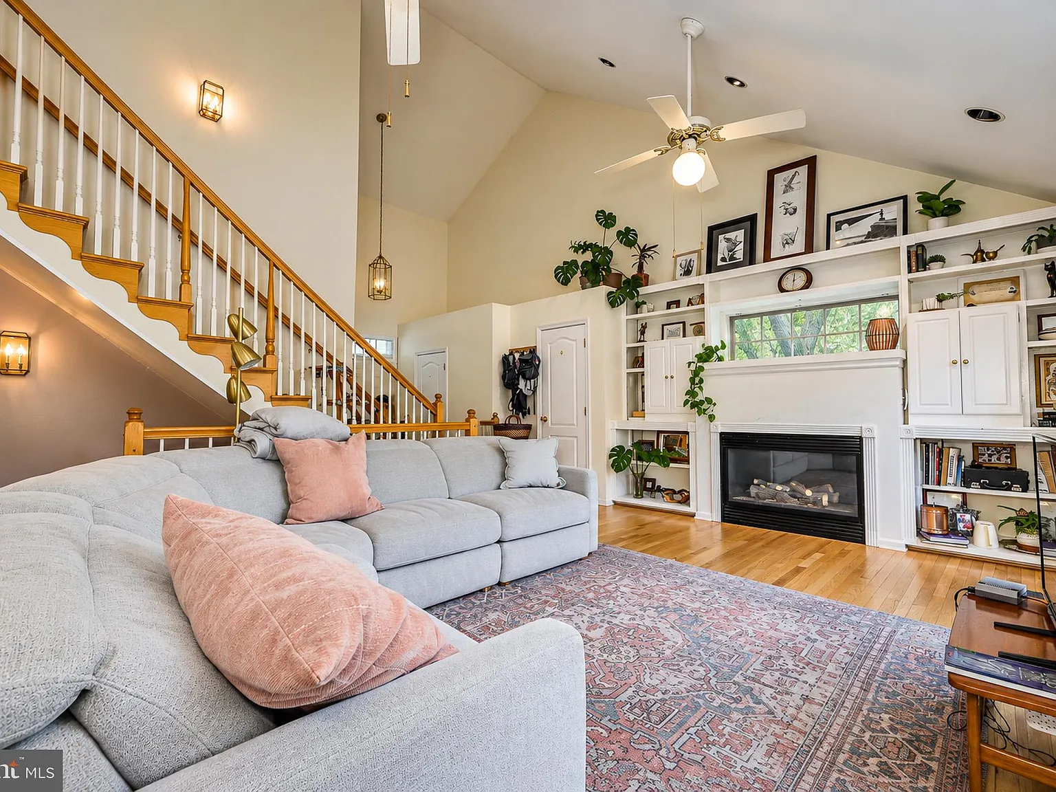 4 bed, 3.5 bath, 2437 sqft, $3,700 — Photo 4