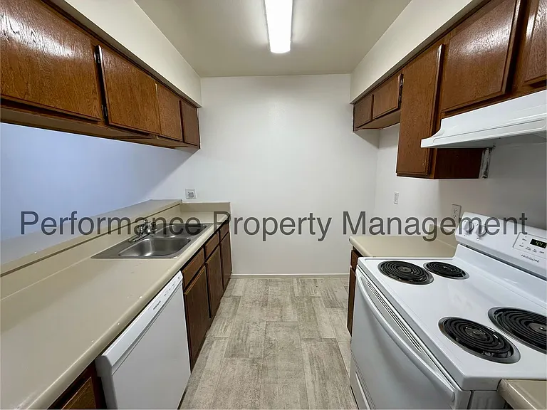 Crest View Apartments — Photo 3