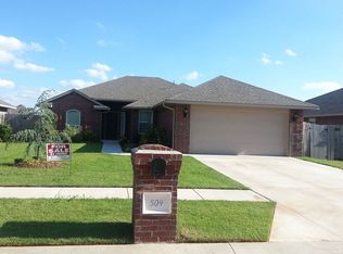 504 Apple Tree Ln, Moore, OK 73160