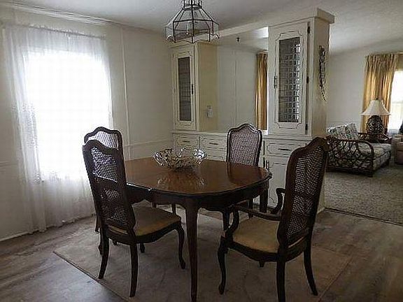 4th image of 512 Sandalwood Ln