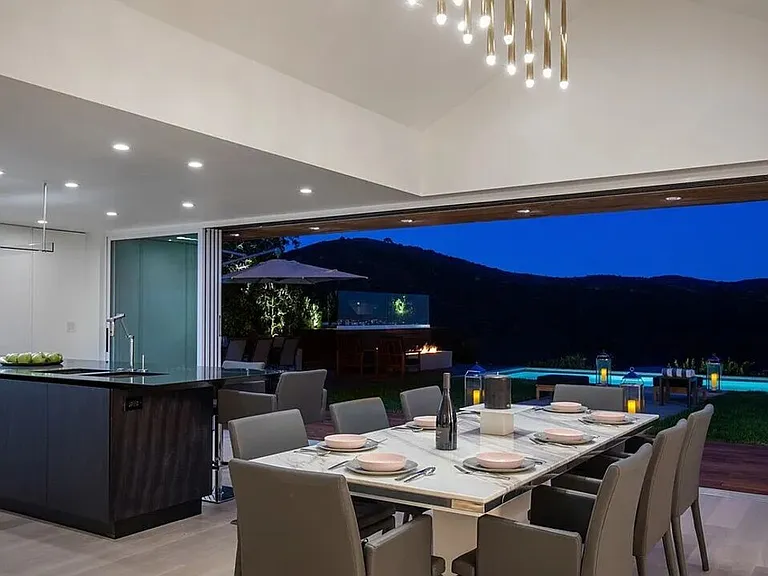 2528 Westridge Rd — Photo 15