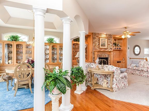 5th image of 113 Westborough Dr