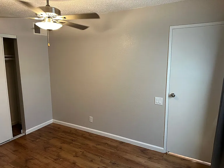 2274 E Desert Inn Rd — Photo 42