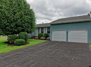 31 Campagna Dr, Albany, NY 12205