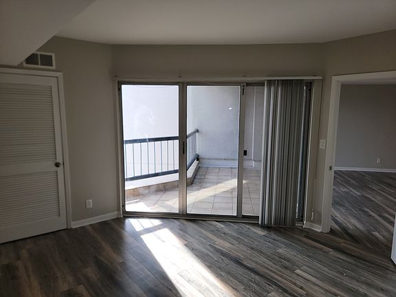 4th image of 900 19th Ave S APT 1003