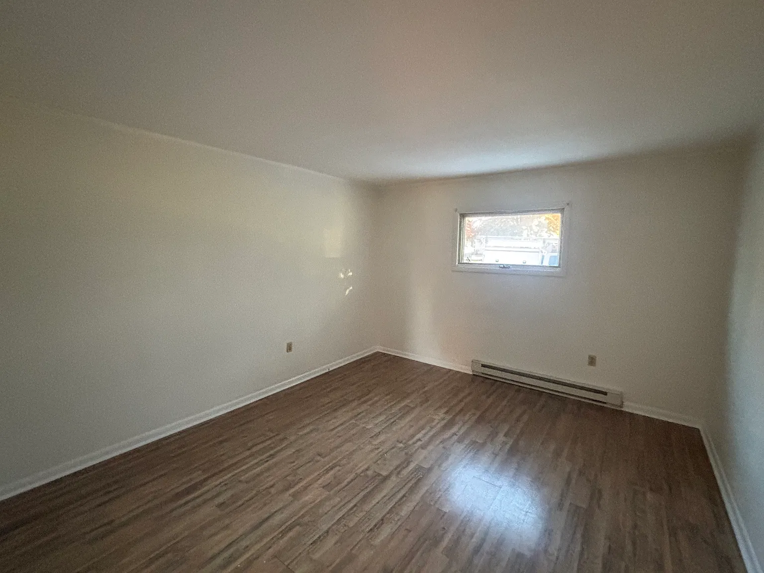 1 bed, 800 sqft, $1,050 — Photo 3