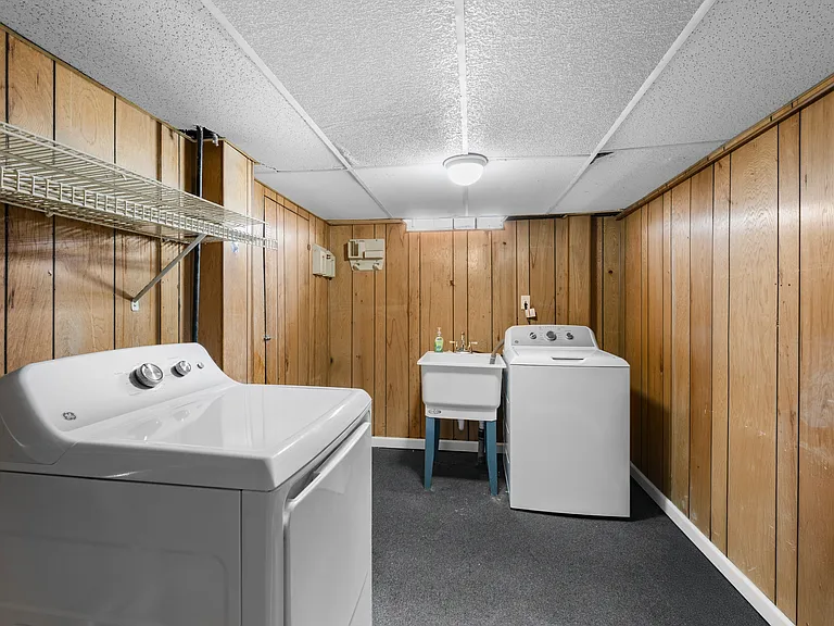 140 Hubbard St — Photo 30