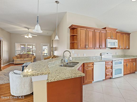 5th image of 4720 Decatur Cir