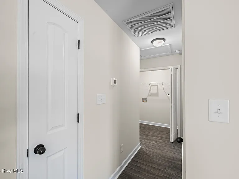 406 Paxton Ct — Photo 16