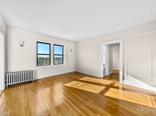 94-40 210th St #2T, Queens Village, NY 11428