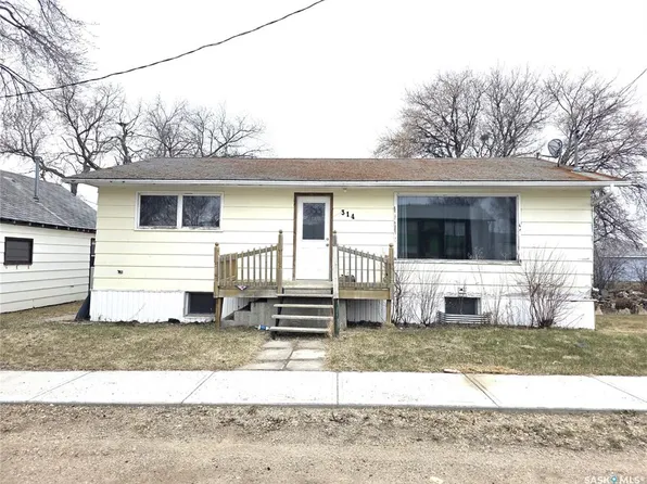 314 2nd AVENUE, Young, SK S0K 4Y0