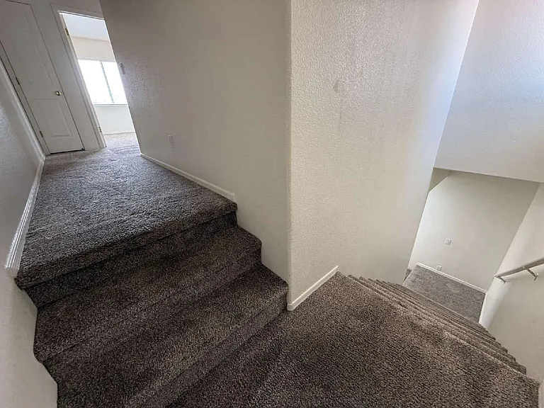 384 Anna Cir #A — Photo 15