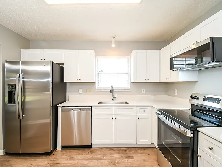 11105 Barbizon Cir E — Photo 2