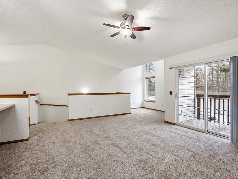 52 Fieldstone Dr — Photo 6