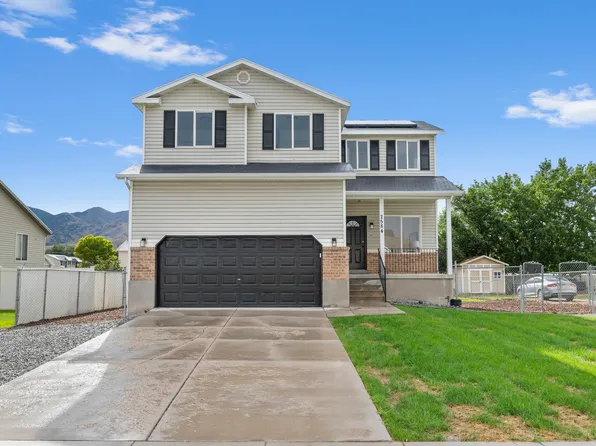 2584 S Thoreau Dr W, Magna, UT 84044