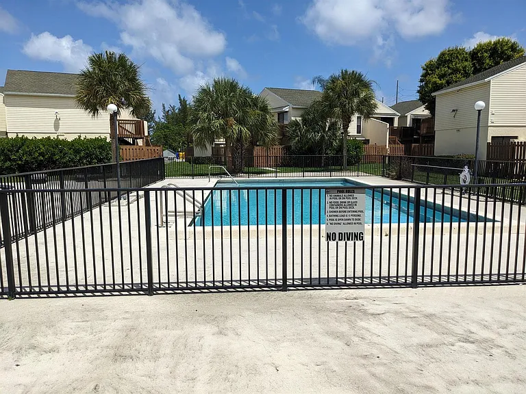 633 Executive Center Dr #L104 — Photo 15