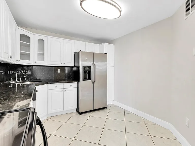 2750 NE 183rd St #806 — Photo 5