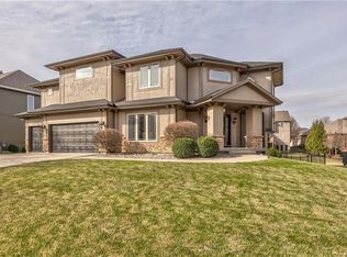 9618 S Appleridge Ln, Lenexa, KS 66227