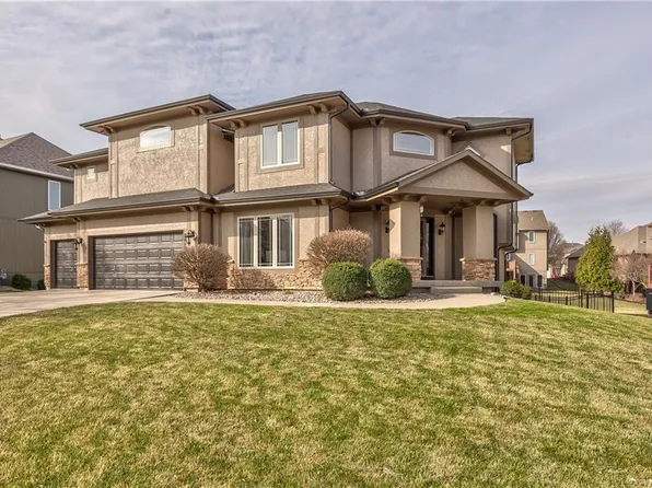 9618 S Appleridge Ln, Lenexa, KS 66227