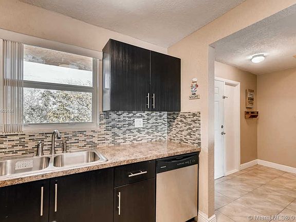 4th image of 9359 Fontainebleau Blvd APT F403