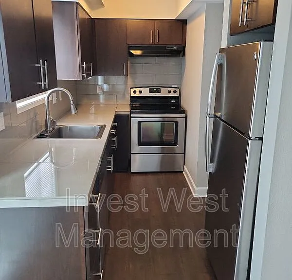 3015 E 20th St — Photo 3
