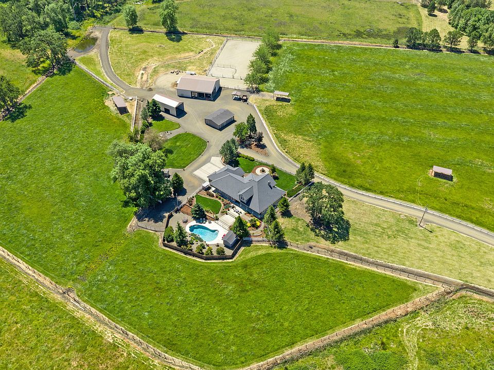 1st image of 163 Hidden Valley Dr