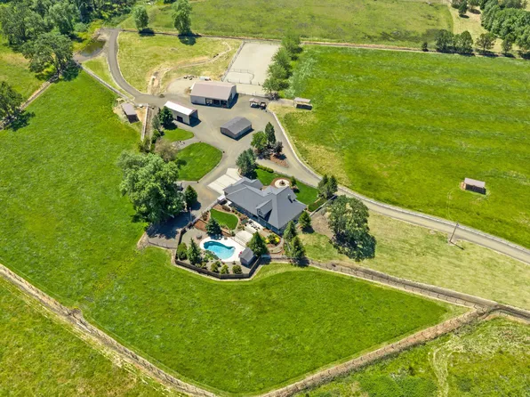163 Hidden Valley Dr, Eagle Pt, OR 97524