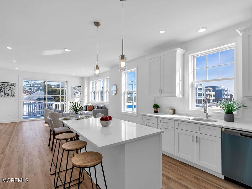 1st image of 121 Franklin Avenue