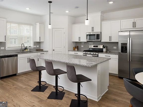 3rd image of 616 Wynard Pl