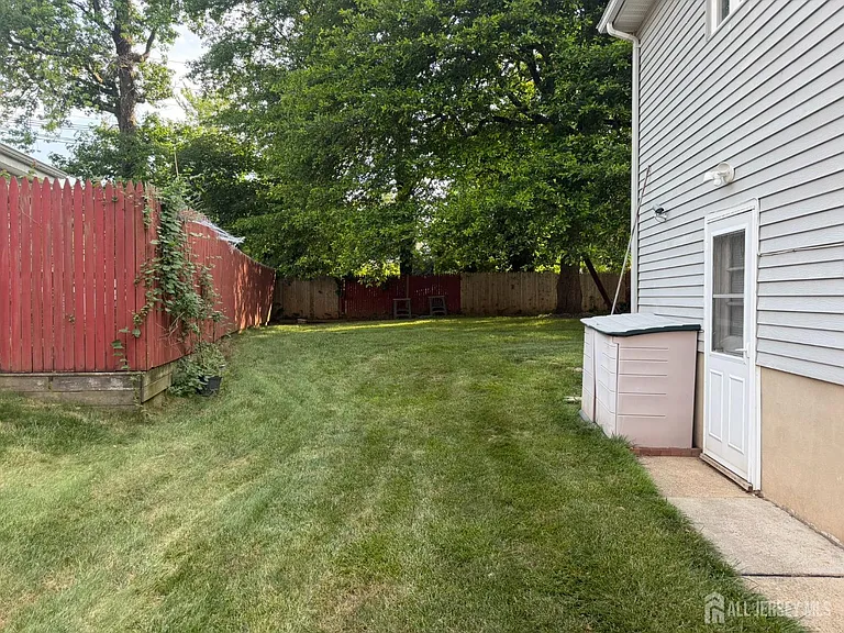 652 Holly Ln — Photo 38