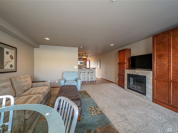 5th image of 322 W Woodin Ave #612
