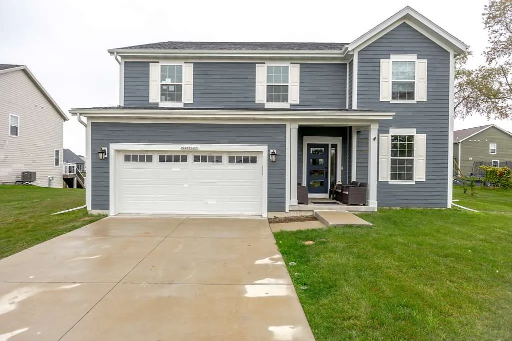 4 bed, 2.5 bath, $3,900 — Photo 1