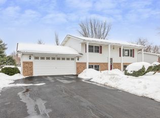 18 Hickory Ct, Yorkville, IL 60560