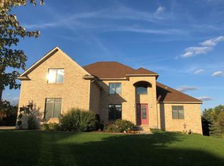 2458 Woodview Ln, Ann Arbor, MI 48108