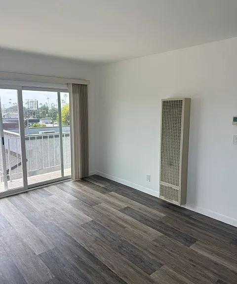 307 Avenue G — Photo 2